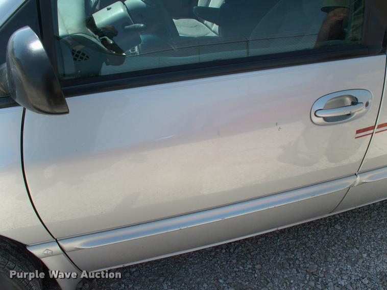 image for item DP9263 2000 Chrysler Town & Country LX van