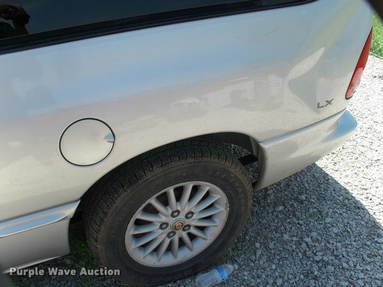 image for item DP9263 2000 Chrysler Town & Country LX van