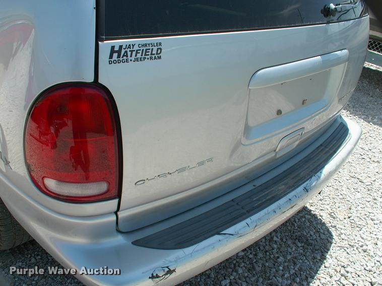 image for item DP9263 2000 Chrysler Town & Country LX van