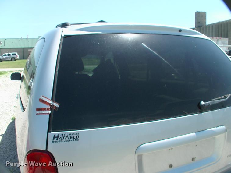 image for item DP9263 2000 Chrysler Town & Country LX van