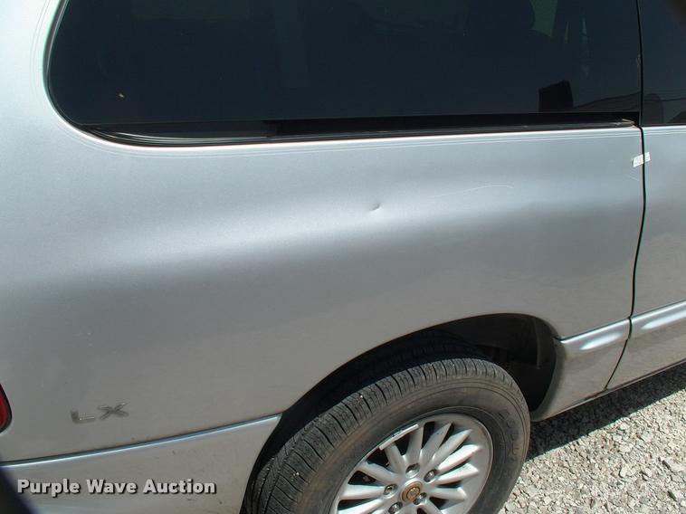 image for item DP9263 2000 Chrysler Town & Country LX van