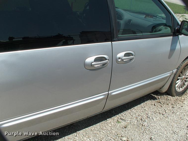 image for item DP9263 2000 Chrysler Town & Country LX van
