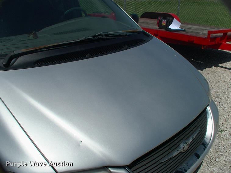 image for item DP9263 2000 Chrysler Town & Country LX van