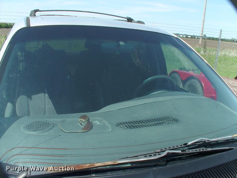 image for item DP9263 2000 Chrysler Town & Country LX van