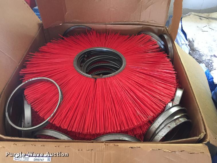 Sweeper broom in Bel Aire, KS Item DR9747 sold Purple Wave