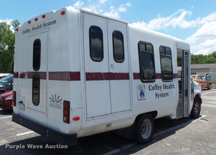 image for item J2501 1998 Ford Econoline E350 shuttle bus