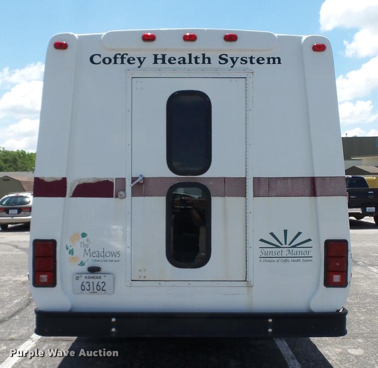 image for item J2501 1998 Ford Econoline E350 shuttle bus