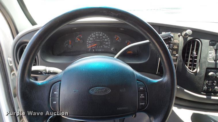 image for item J2501 1998 Ford Econoline E350 shuttle bus