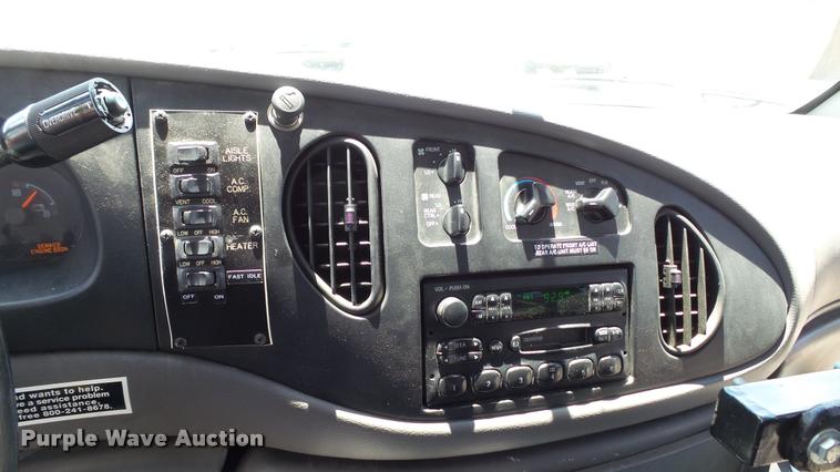 image for item J2501 1998 Ford Econoline E350 shuttle bus