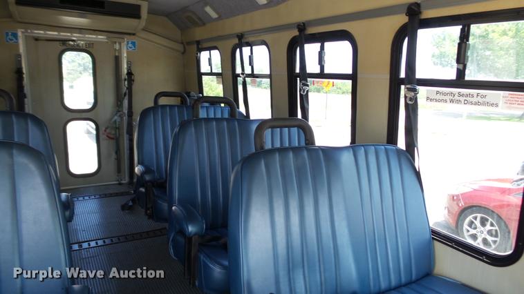 image for item J2501 1998 Ford Econoline E350 shuttle bus