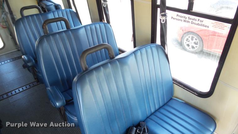 image for item J2501 1998 Ford Econoline E350 shuttle bus