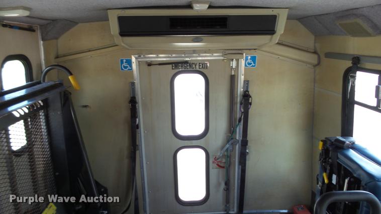 image for item J2501 1998 Ford Econoline E350 shuttle bus