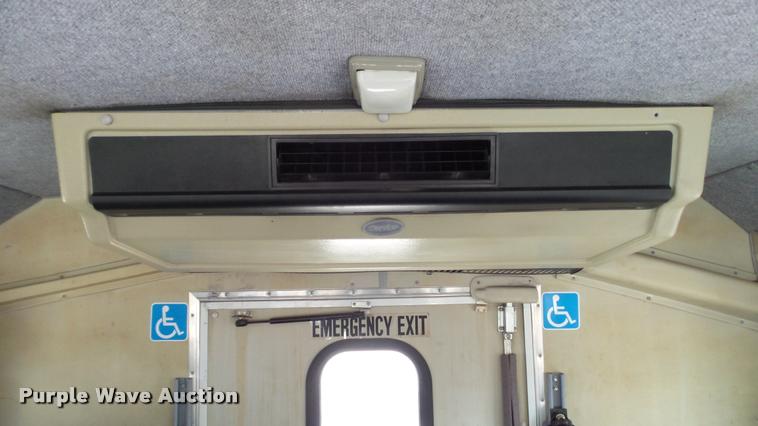 image for item J2501 1998 Ford Econoline E350 shuttle bus