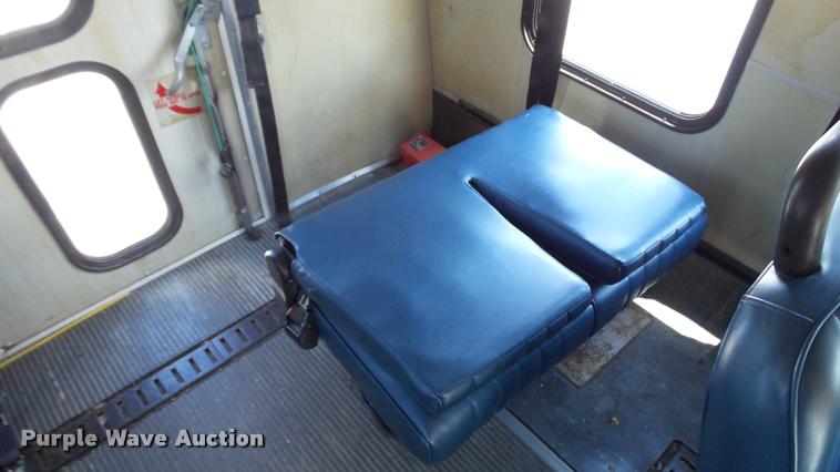 image for item J2501 1998 Ford Econoline E350 shuttle bus