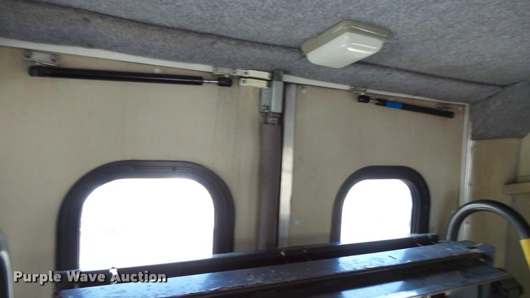 image for item J2501 1998 Ford Econoline E350 shuttle bus