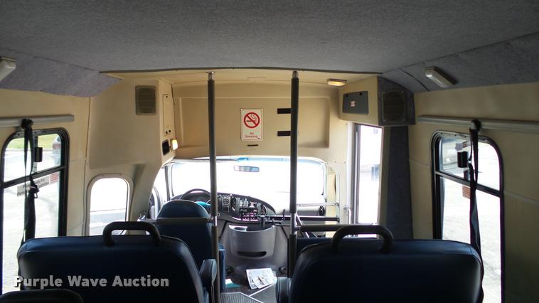 image for item J2501 1998 Ford Econoline E350 shuttle bus