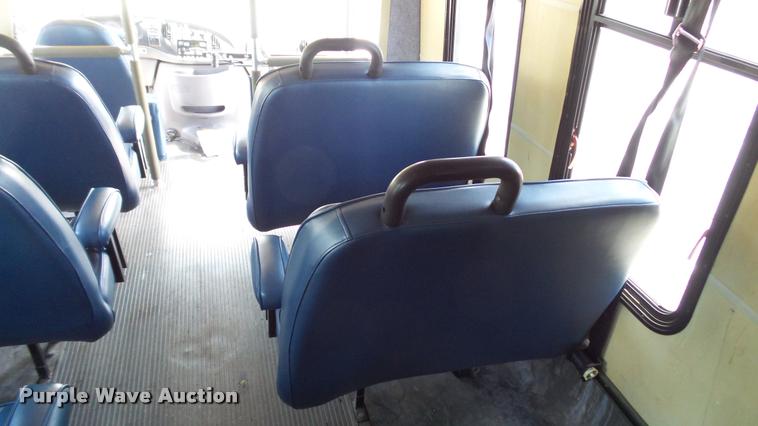 image for item J2501 1998 Ford Econoline E350 shuttle bus