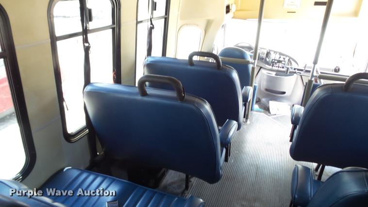 image for item J2501 1998 Ford Econoline E350 shuttle bus