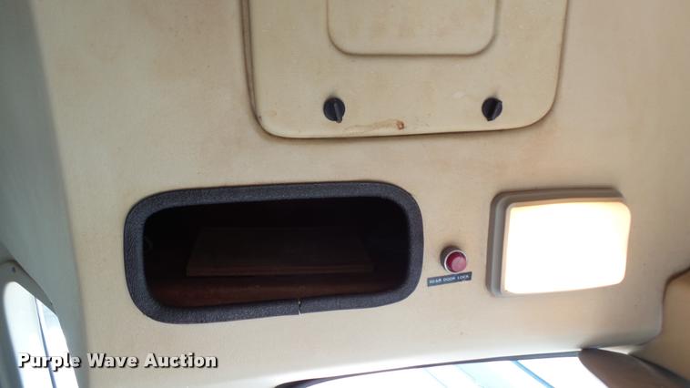 image for item J2501 1998 Ford Econoline E350 shuttle bus