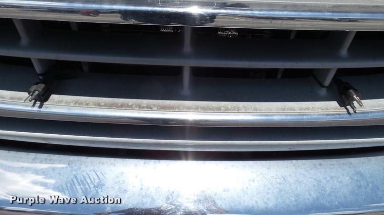 image for item J2501 1998 Ford Econoline E350 shuttle bus