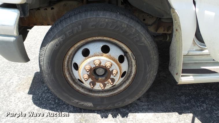 image for item J2501 1998 Ford Econoline E350 shuttle bus