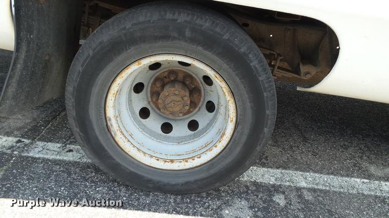 image for item J2501 1998 Ford Econoline E350 shuttle bus