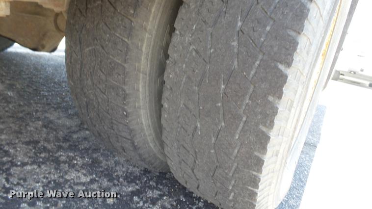 image for item J2501 1998 Ford Econoline E350 shuttle bus