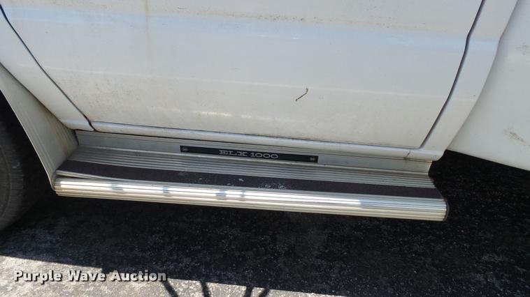 image for item J2501 1998 Ford Econoline E350 shuttle bus