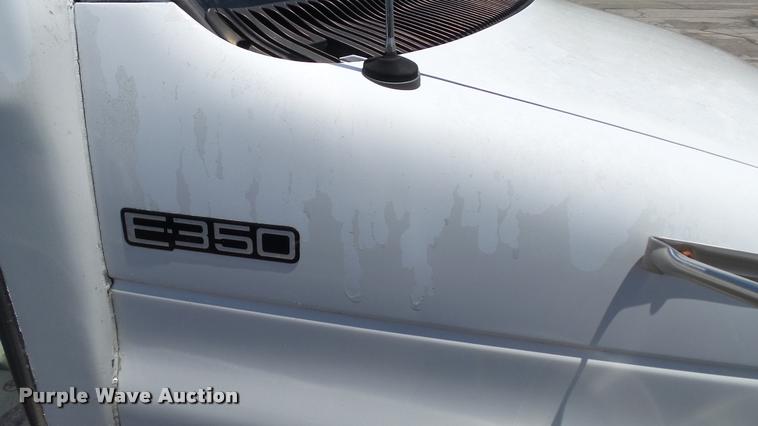 image for item J2501 1998 Ford Econoline E350 shuttle bus