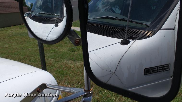 image for item J2501 1998 Ford Econoline E350 shuttle bus