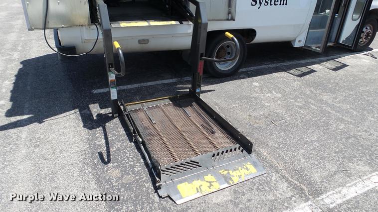 image for item J2501 1998 Ford Econoline E350 shuttle bus