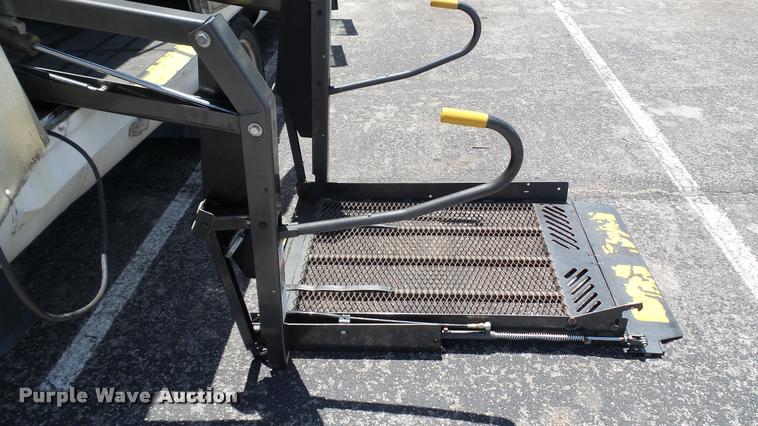 image for item J2501 1998 Ford Econoline E350 shuttle bus