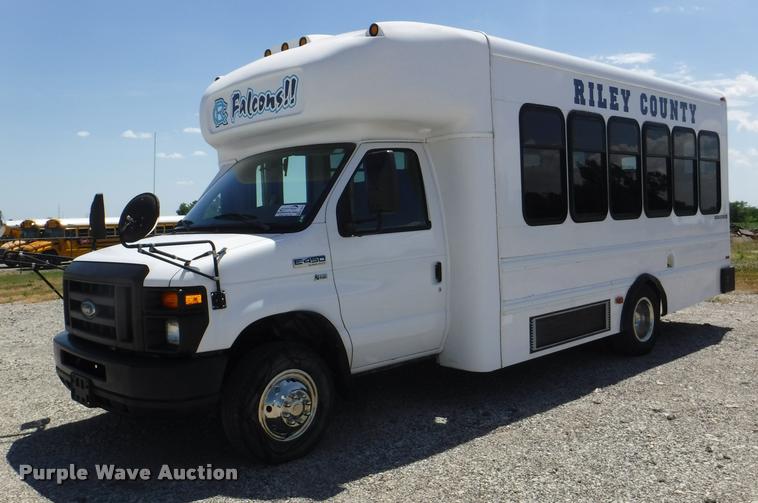 image for item K5971 2009 Ford E450 Super Duty shuttle bus