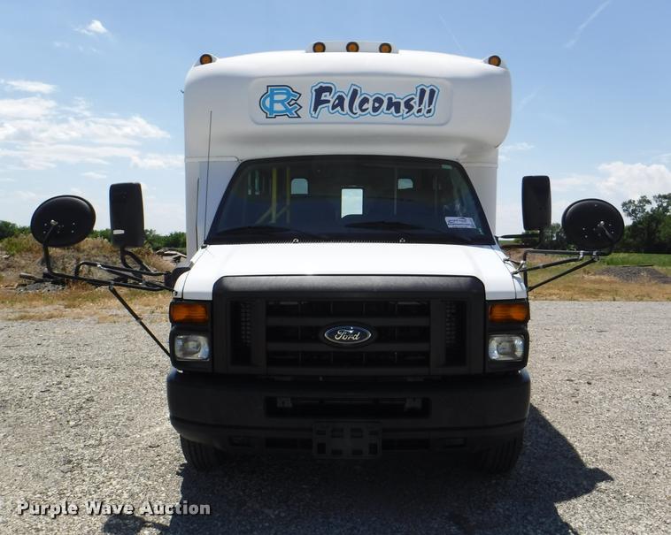 image for item K5971 2009 Ford E450 Super Duty shuttle bus