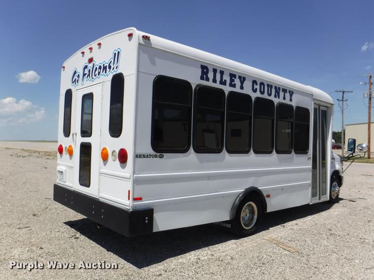 image for item K5971 2009 Ford E450 Super Duty shuttle bus