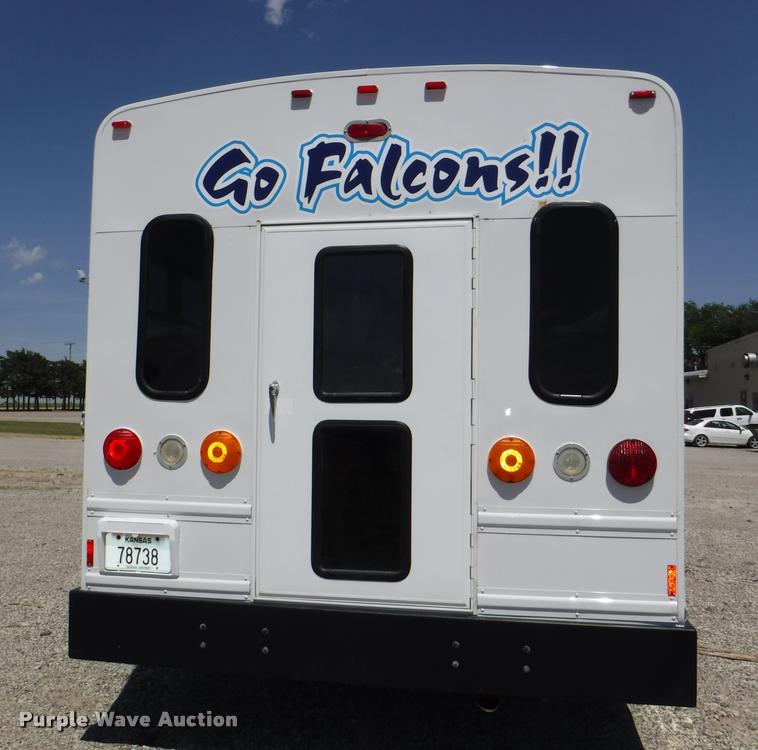 image for item K5971 2009 Ford E450 Super Duty shuttle bus