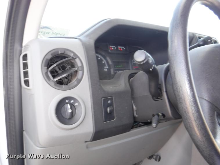 image for item K5971 2009 Ford E450 Super Duty shuttle bus