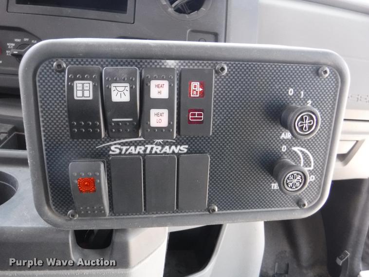 image for item K5971 2009 Ford E450 Super Duty shuttle bus