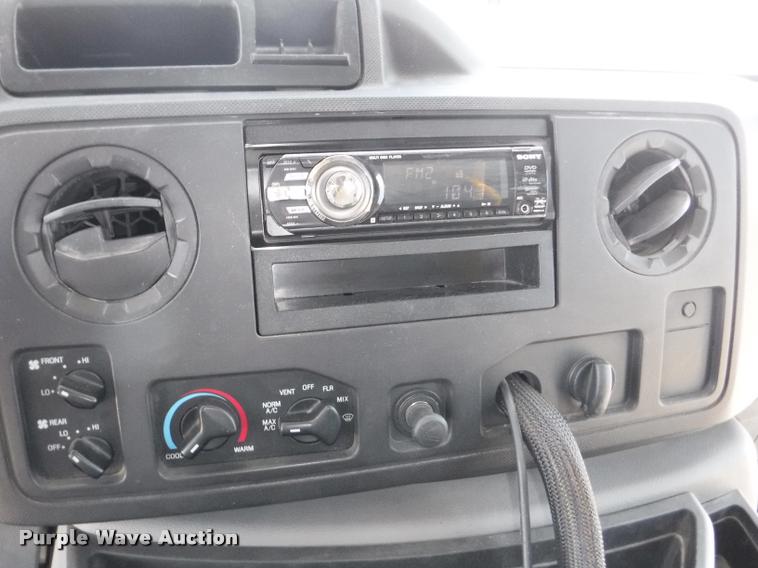 image for item K5971 2009 Ford E450 Super Duty shuttle bus