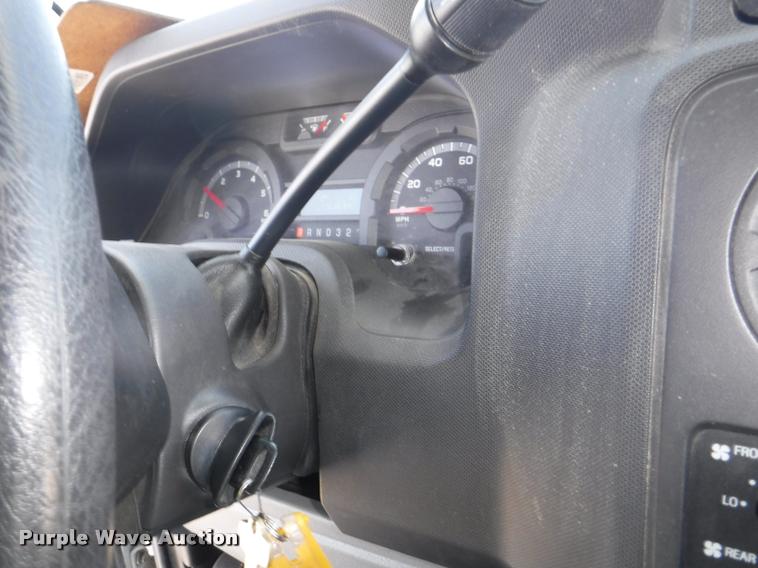 image for item K5971 2009 Ford E450 Super Duty shuttle bus