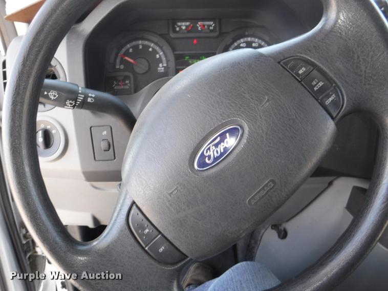 image for item K5971 2009 Ford E450 Super Duty shuttle bus