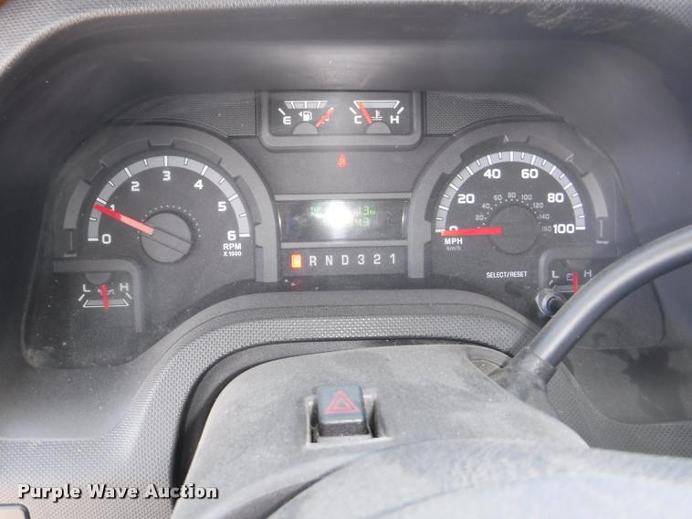 image for item K5971 2009 Ford E450 Super Duty shuttle bus