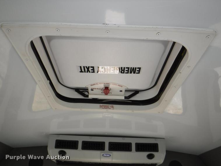 image for item K5971 2009 Ford E450 Super Duty shuttle bus