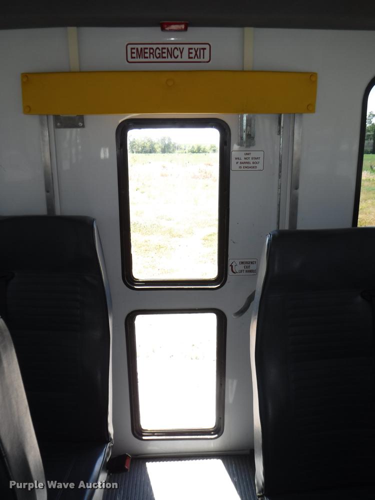 image for item K5971 2009 Ford E450 Super Duty shuttle bus