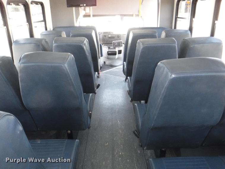 image for item K5971 2009 Ford E450 Super Duty shuttle bus