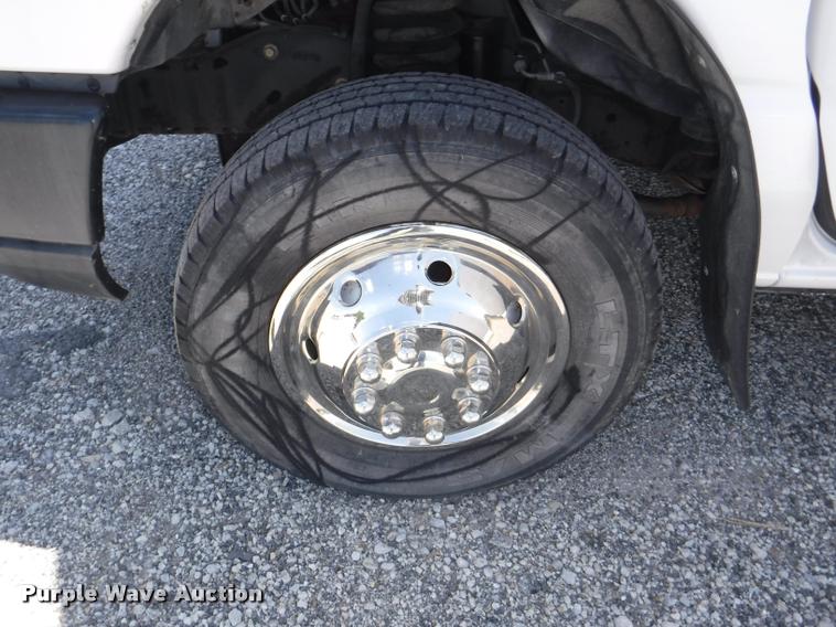 image for item K5971 2009 Ford E450 Super Duty shuttle bus