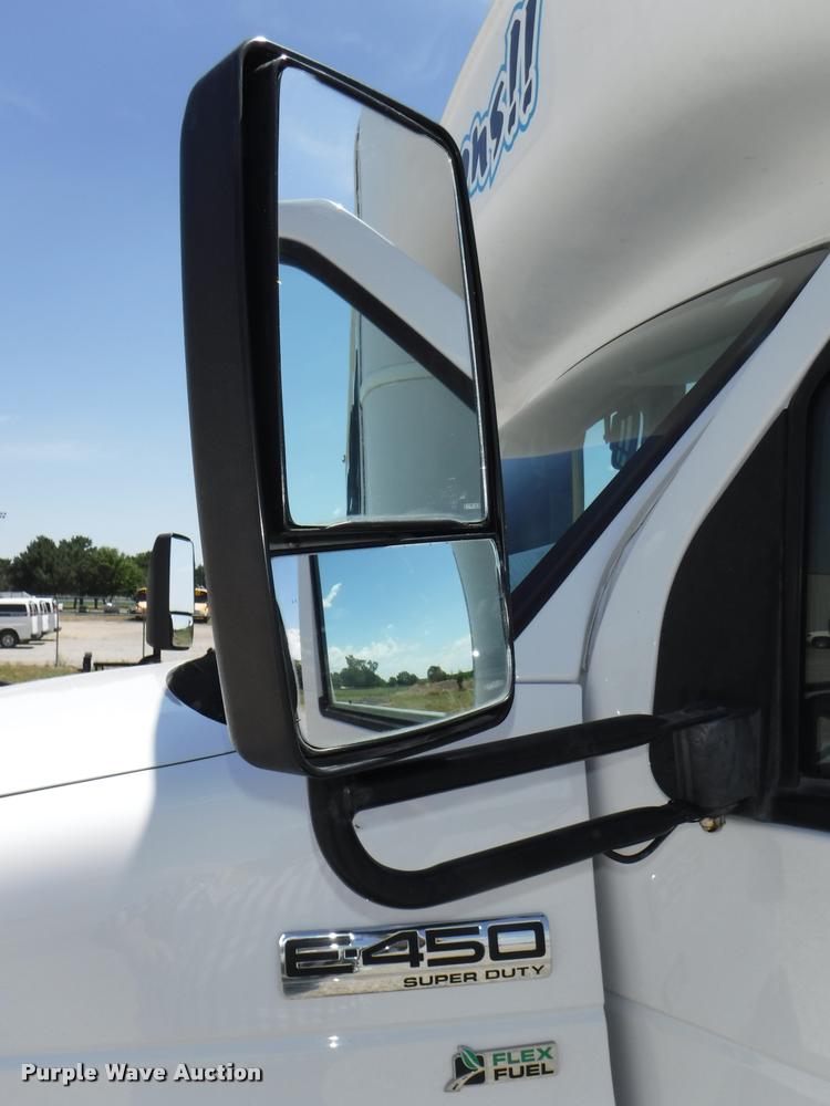 image for item K5971 2009 Ford E450 Super Duty shuttle bus