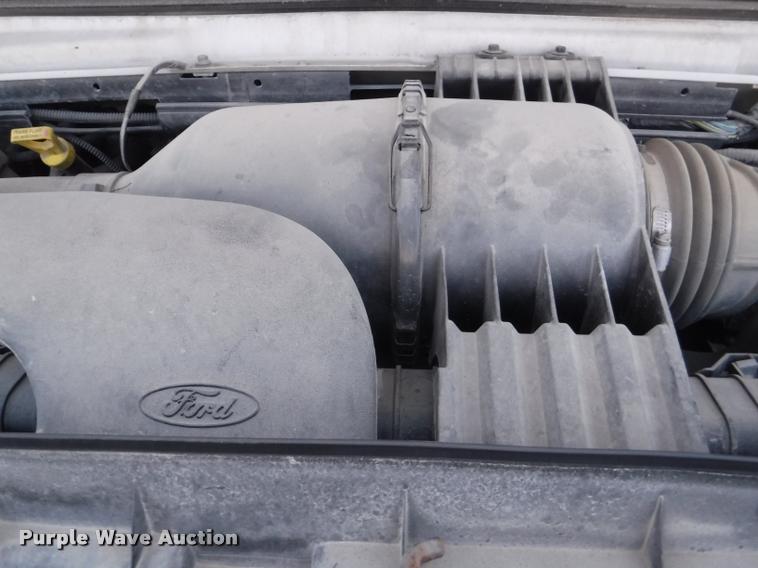 image for item K5971 2009 Ford E450 Super Duty shuttle bus