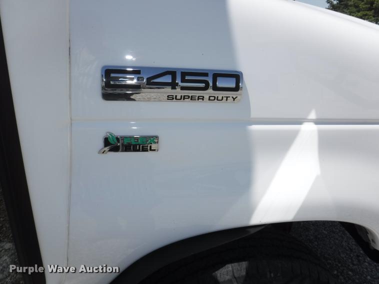 image for item K5971 2009 Ford E450 Super Duty shuttle bus