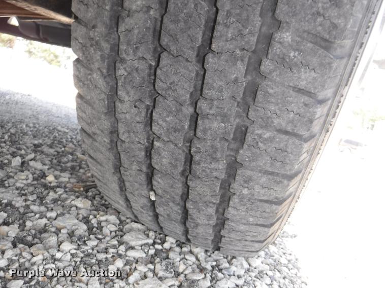 image for item K5971 2009 Ford E450 Super Duty shuttle bus